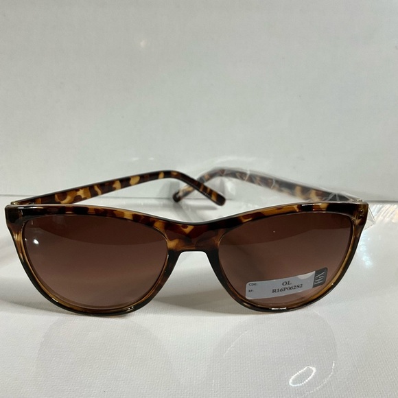 Elegant Tortoise Shell Sunglasses - Picture 1 of 4